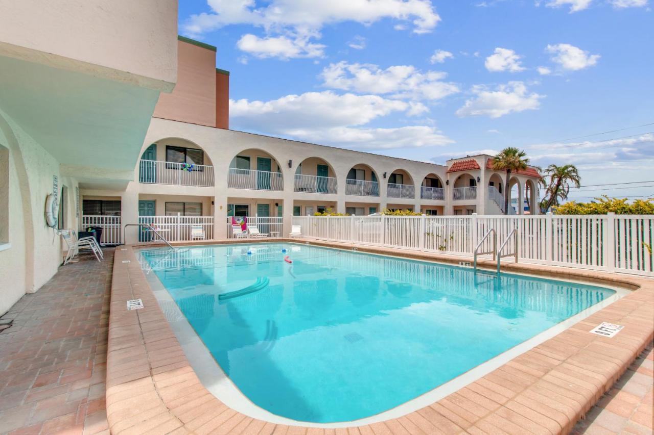 Redington Surf Resort By Travel Resort Services St. Pete Beach Extérieur photo