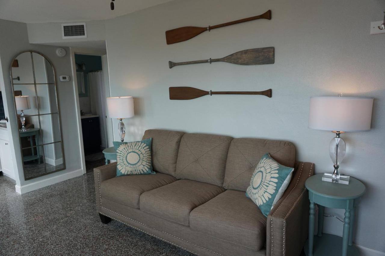 Redington Surf Resort By Travel Resort Services St. Pete Beach Extérieur photo