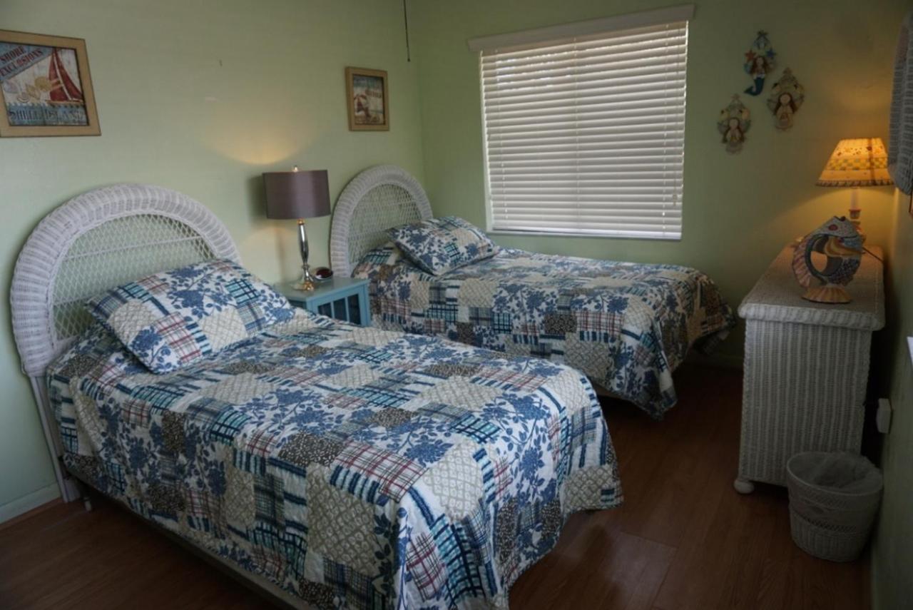 Redington Surf Resort By Travel Resort Services St. Pete Beach Extérieur photo