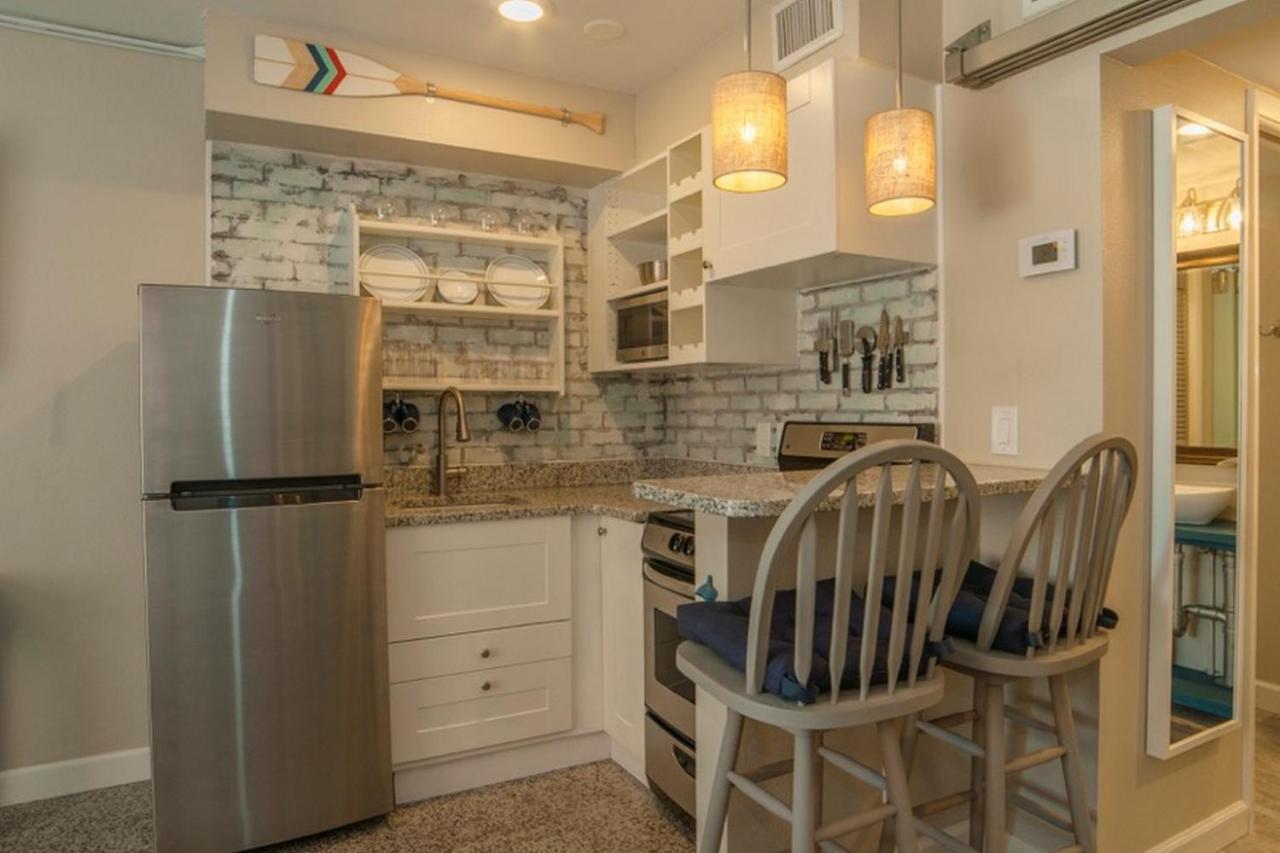 Redington Surf Resort By Travel Resort Services St. Pete Beach Extérieur photo