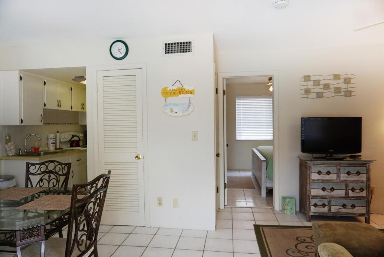 Redington Surf Resort By Travel Resort Services St. Pete Beach Extérieur photo
