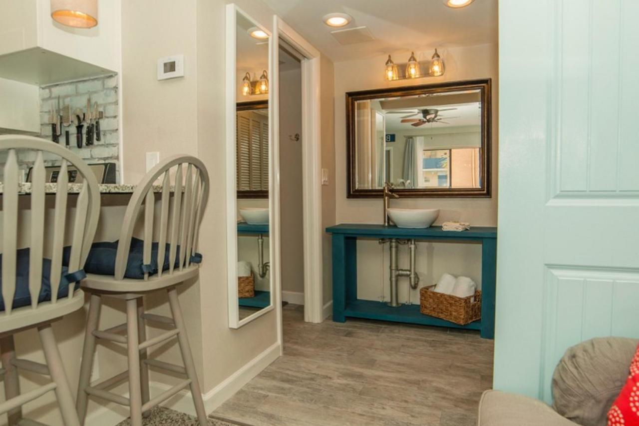 Redington Surf Resort By Travel Resort Services St. Pete Beach Extérieur photo
