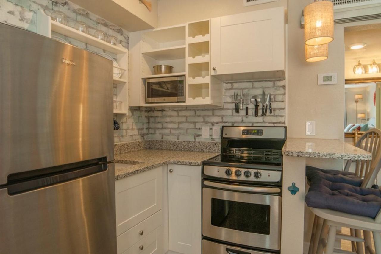 Redington Surf Resort By Travel Resort Services St. Pete Beach Extérieur photo