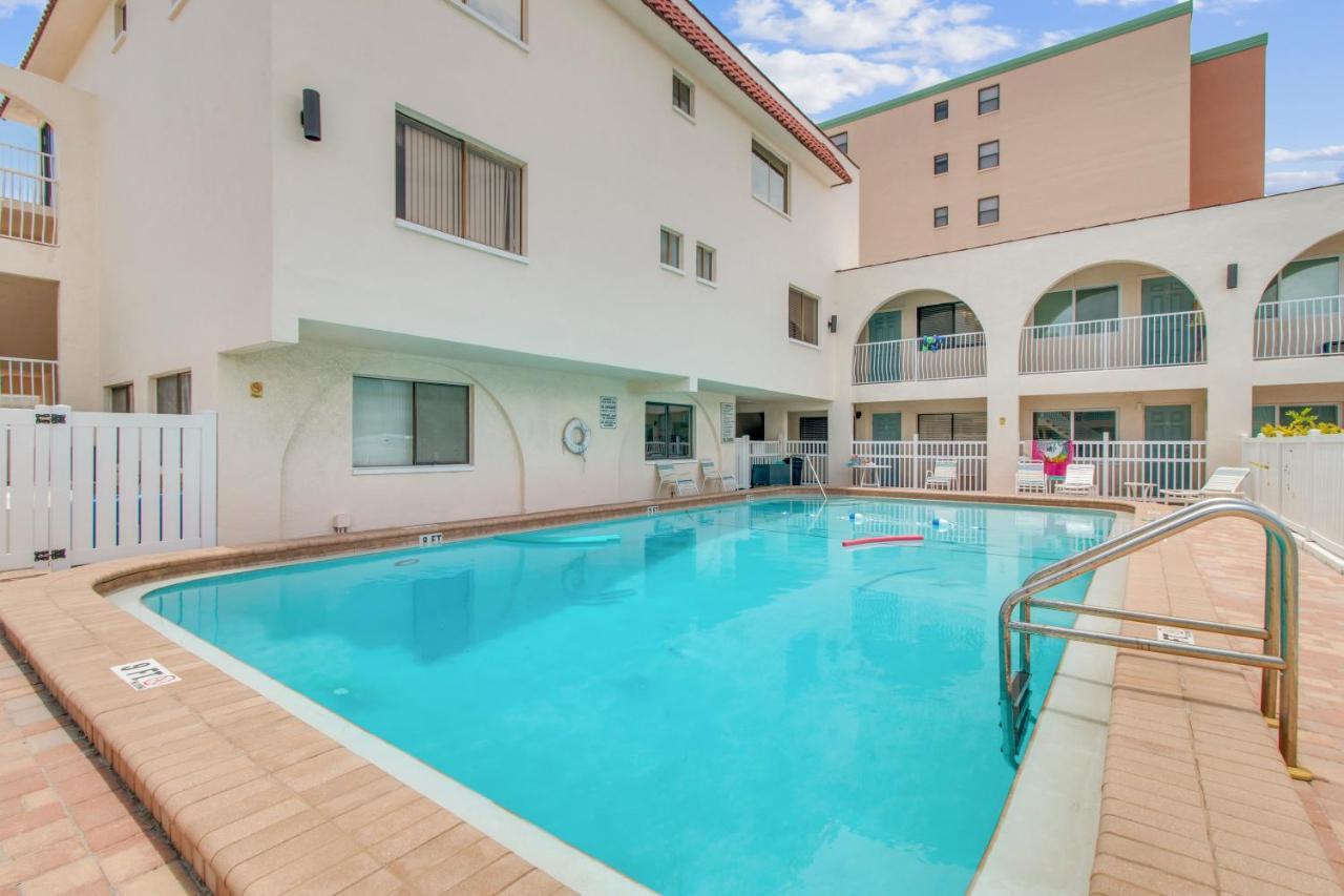 Redington Surf Resort By Travel Resort Services St. Pete Beach Extérieur photo